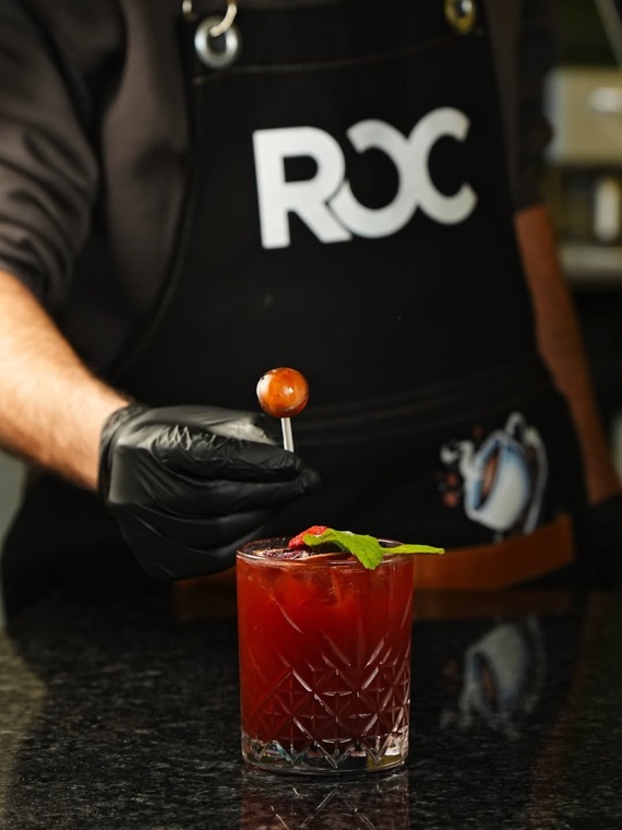 ROC Coffee barista kırmızı kokteyl